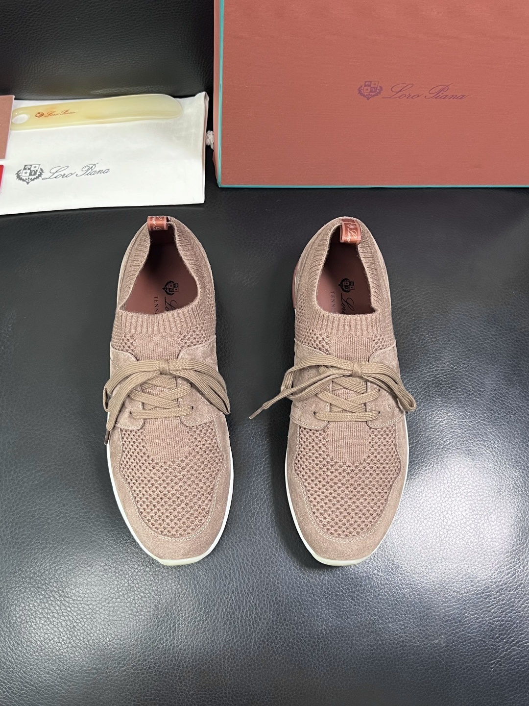Loro Piana  高品质  顶级工艺品  诺悠翩雅  新品专柜同步原厂配置，鞋面意大利进口飞织牛皮