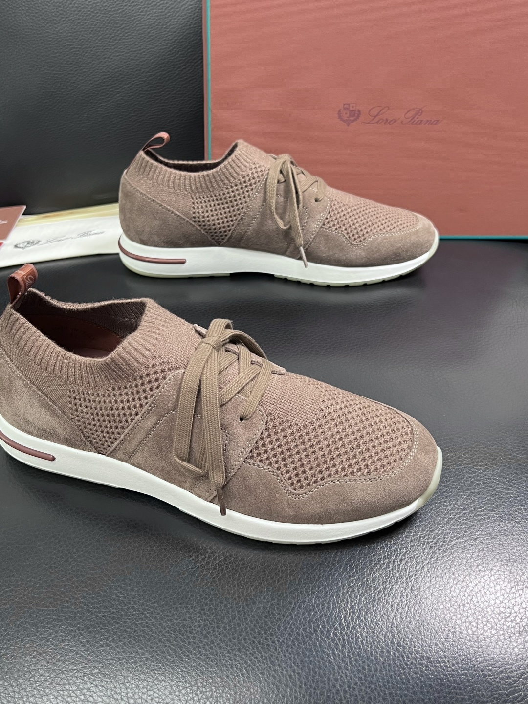 Loro Piana  高品质  顶级工艺品  诺悠翩雅  新品专柜同步原厂配置，鞋面意大利进口飞织牛皮