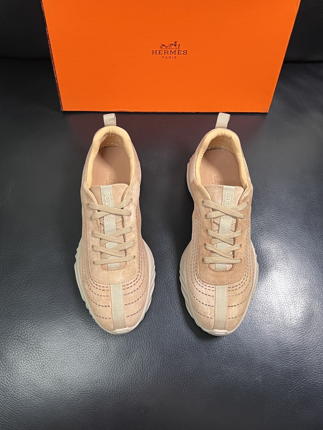 Hermes  高品质  顶级工艺品  爱马仕 专柜同步发售原厂配置，意大利进口原版牛皮面料，高品质拼接