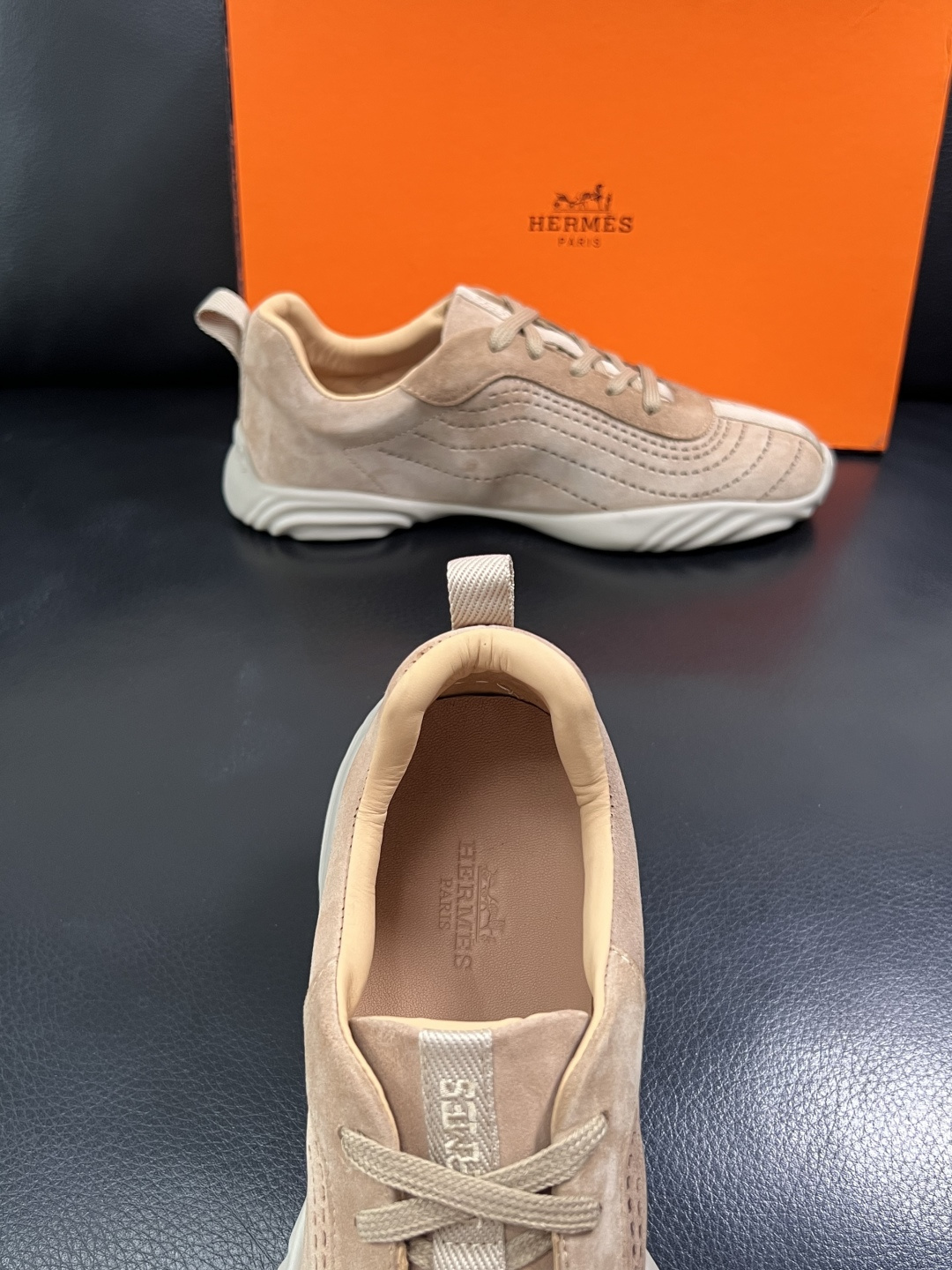 Hermes  高品质  顶级工艺品  爱马仕 专柜同步发售原厂配置，意大利进口原版牛皮面料，高品质拼接