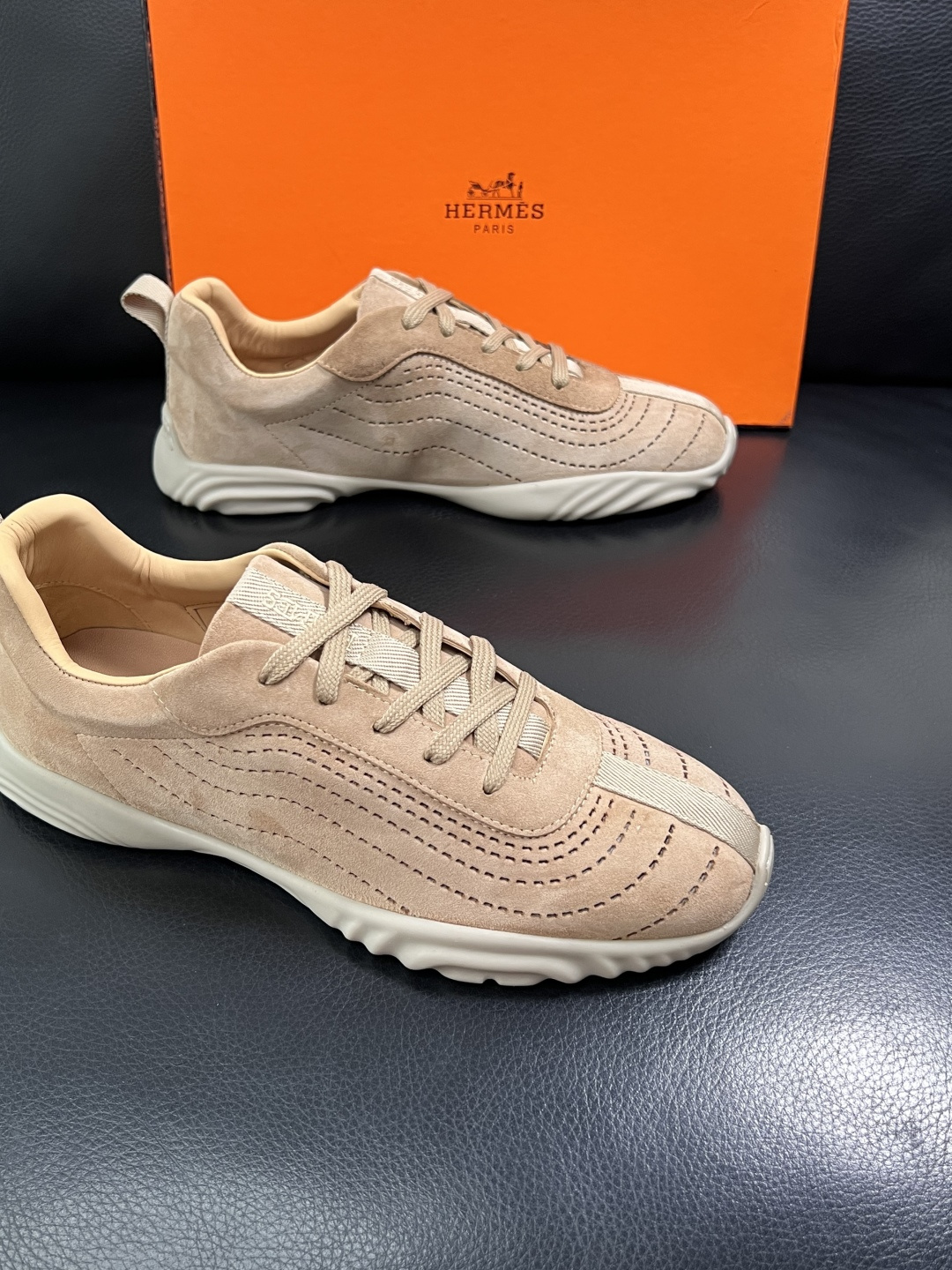 Hermes  高品质  顶级工艺品  爱马仕 专柜同步发售原厂配置，意大利进口原版牛皮面料，高品质拼接