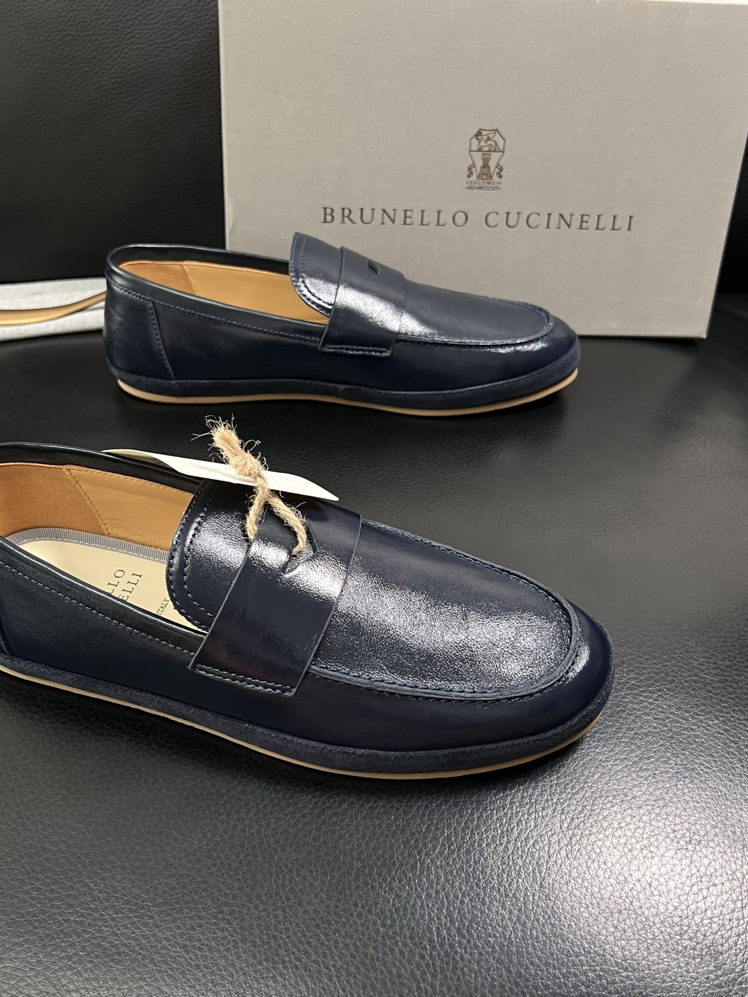 Brunello Cucinelli  高品质 顶级工艺品  BC  专柜同步原厂配置，意大利进口牛皮面