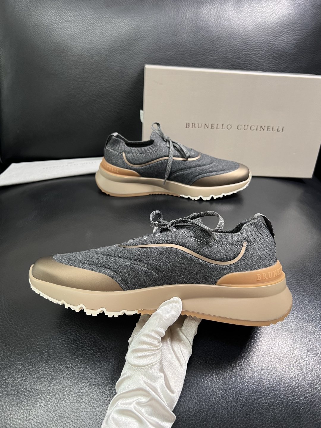 Brunello Cucinelli  高品质 顶级工艺品  BC  专柜同步原厂配置，意大利进口牛皮面
