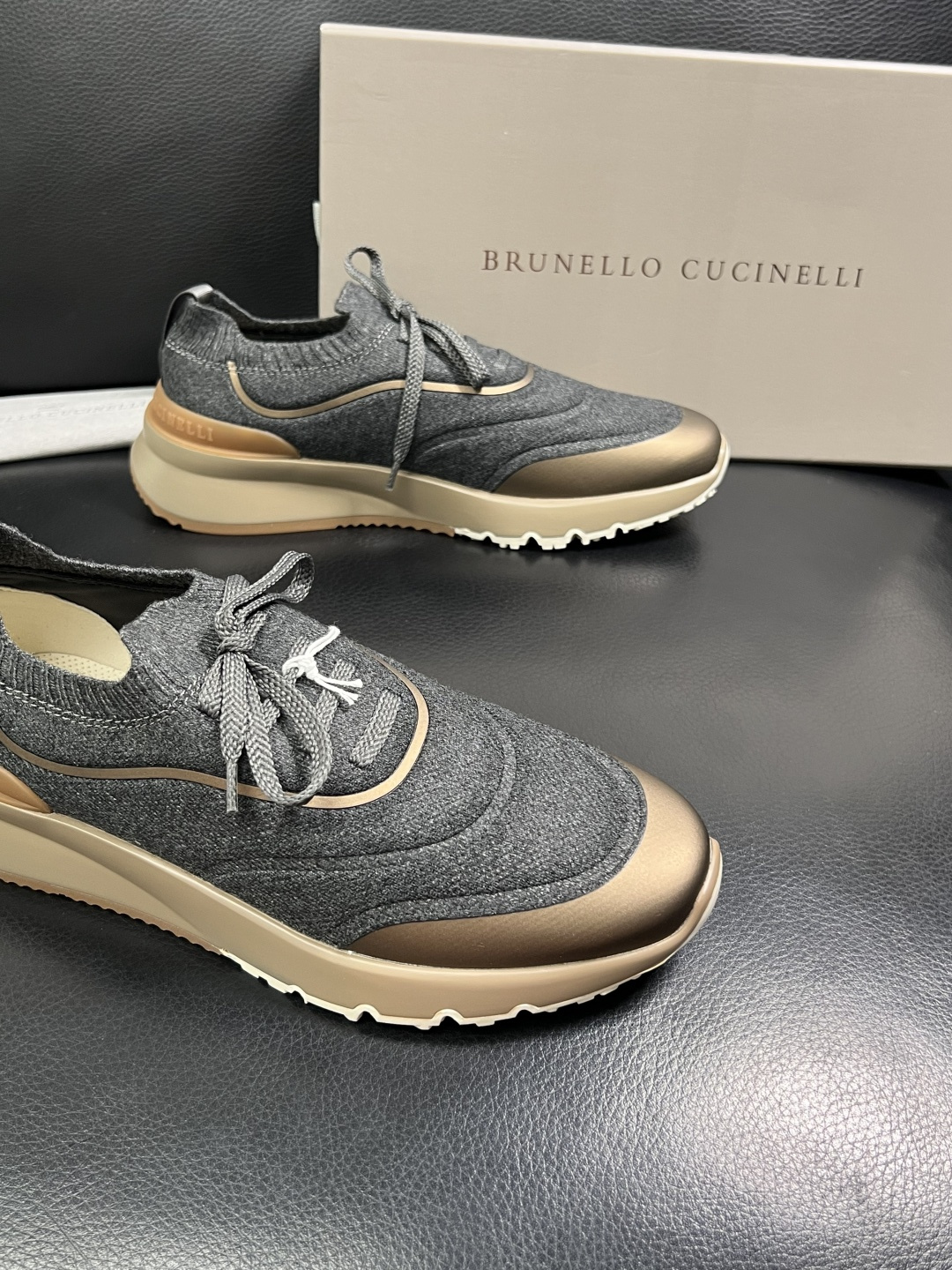 Brunello Cucinelli  高品质 顶级工艺品  BC  专柜同步原厂配置，意大利进口牛皮面