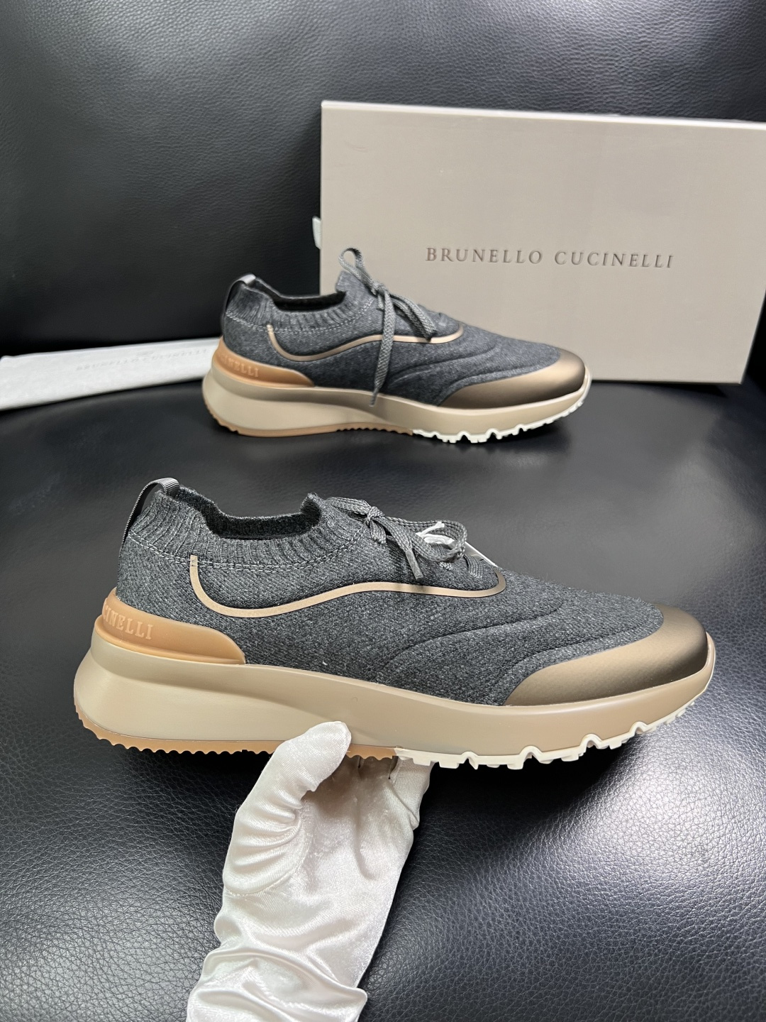 Brunello Cucinelli  高品质 顶级工艺品  BC  专柜同步原厂配置，意大利进口牛皮面