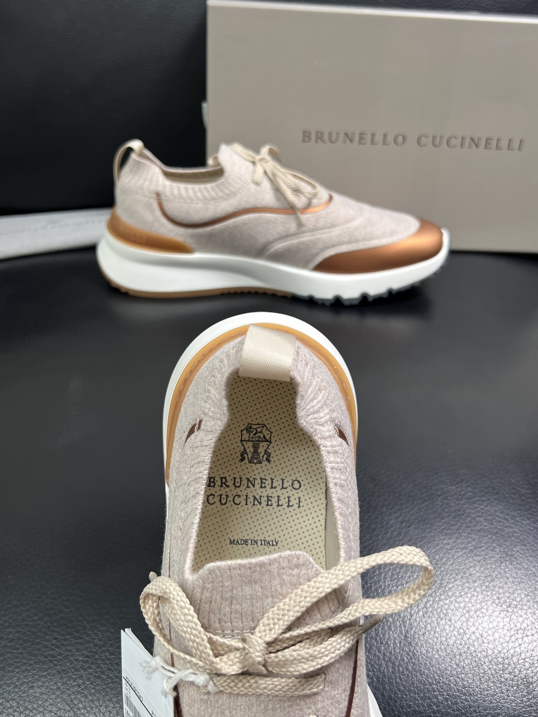 Brunello Cucinelli  高品质 顶级工艺品  BC  专柜同步原厂配置，意大利进口牛皮面