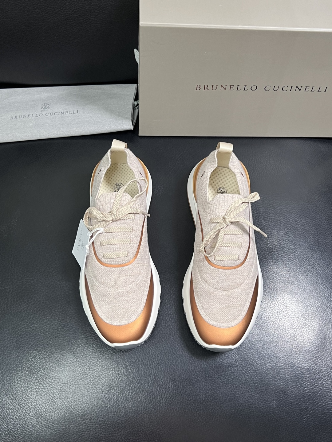 Brunello Cucinelli  高品质 顶级工艺品  BC  专柜同步原厂配置，意大利进口牛皮面