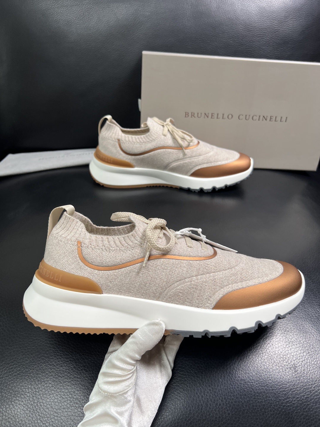 Brunello Cucinelli  高品质 顶级工艺品  BC  专柜同步原厂配置，意大利进口牛皮面