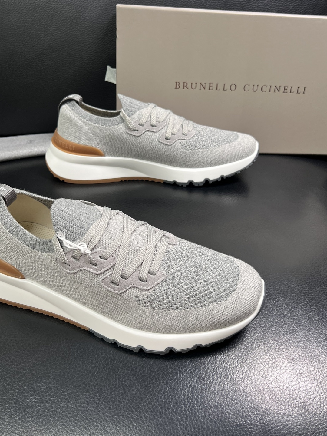 Brunello Cucinelli  高品质 顶级工艺品  BC  专柜同步原厂配置，意大利进口牛皮面