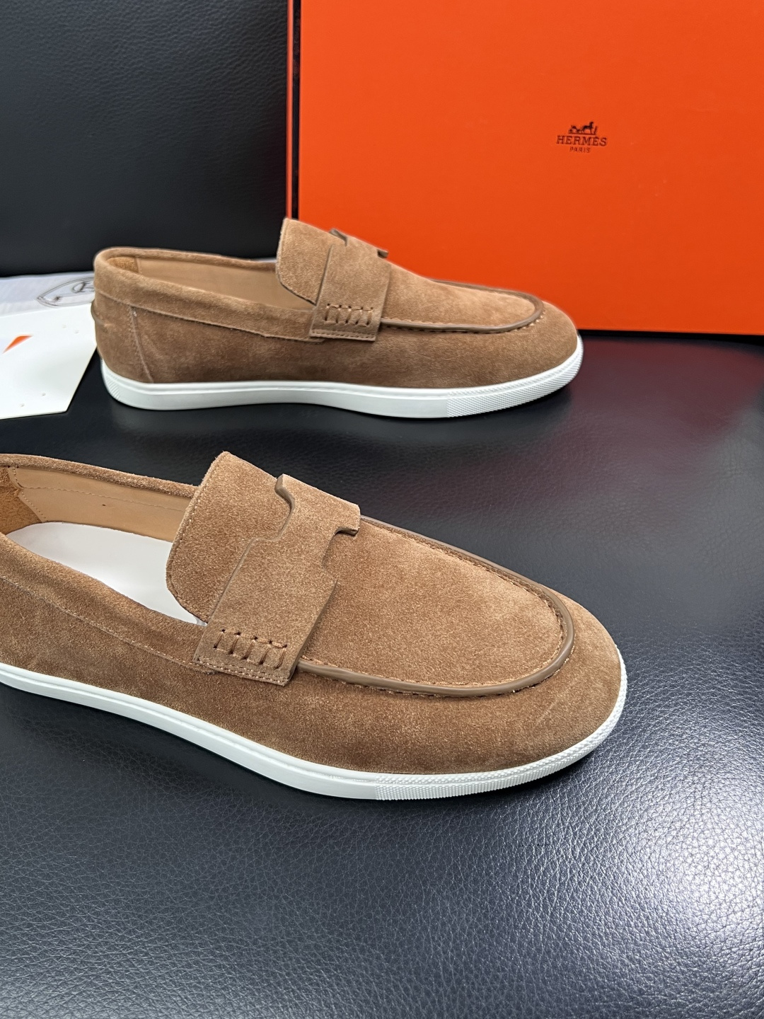 Hermes  高品质  顶级工艺品  爱马仕 专柜同步发售原厂配置，意大利进口原版牛皮面料，高品质拼接