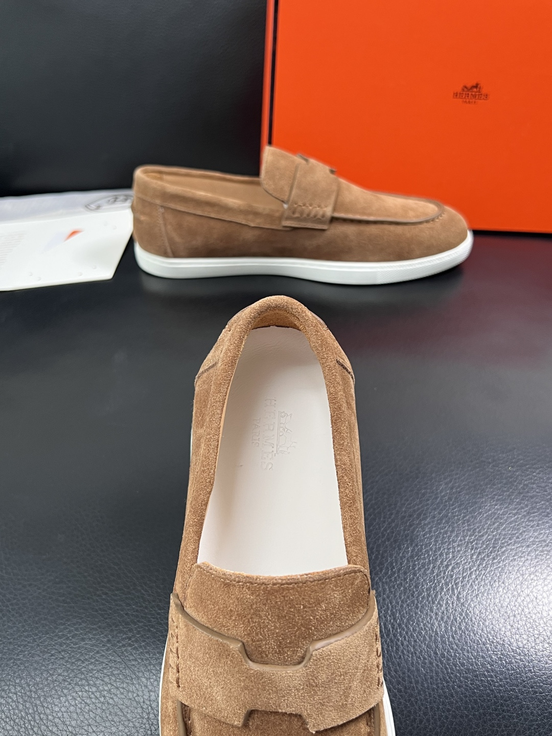 Hermes  高品质  顶级工艺品  爱马仕 专柜同步发售原厂配置，意大利进口原版牛皮面料，高品质拼接
