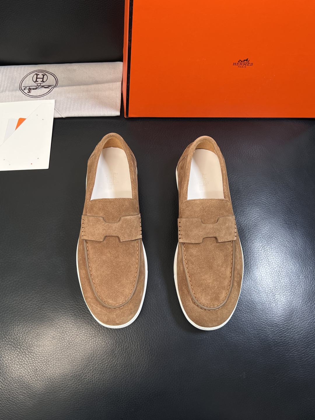 Hermes  高品质  顶级工艺品  爱马仕 专柜同步发售原厂配置，意大利进口原版牛皮面料，高品质拼接
