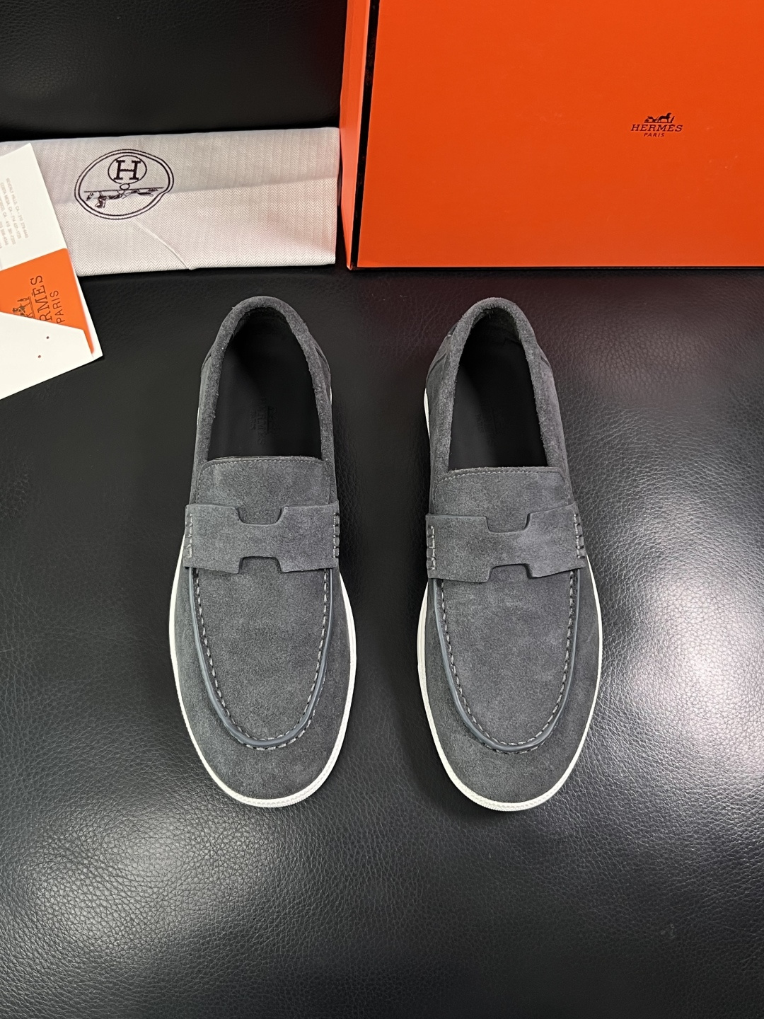 Hermes  高品质  顶级工艺品  爱马仕 专柜同步发售原厂配置，意大利进口原版牛皮面料，高品质拼接