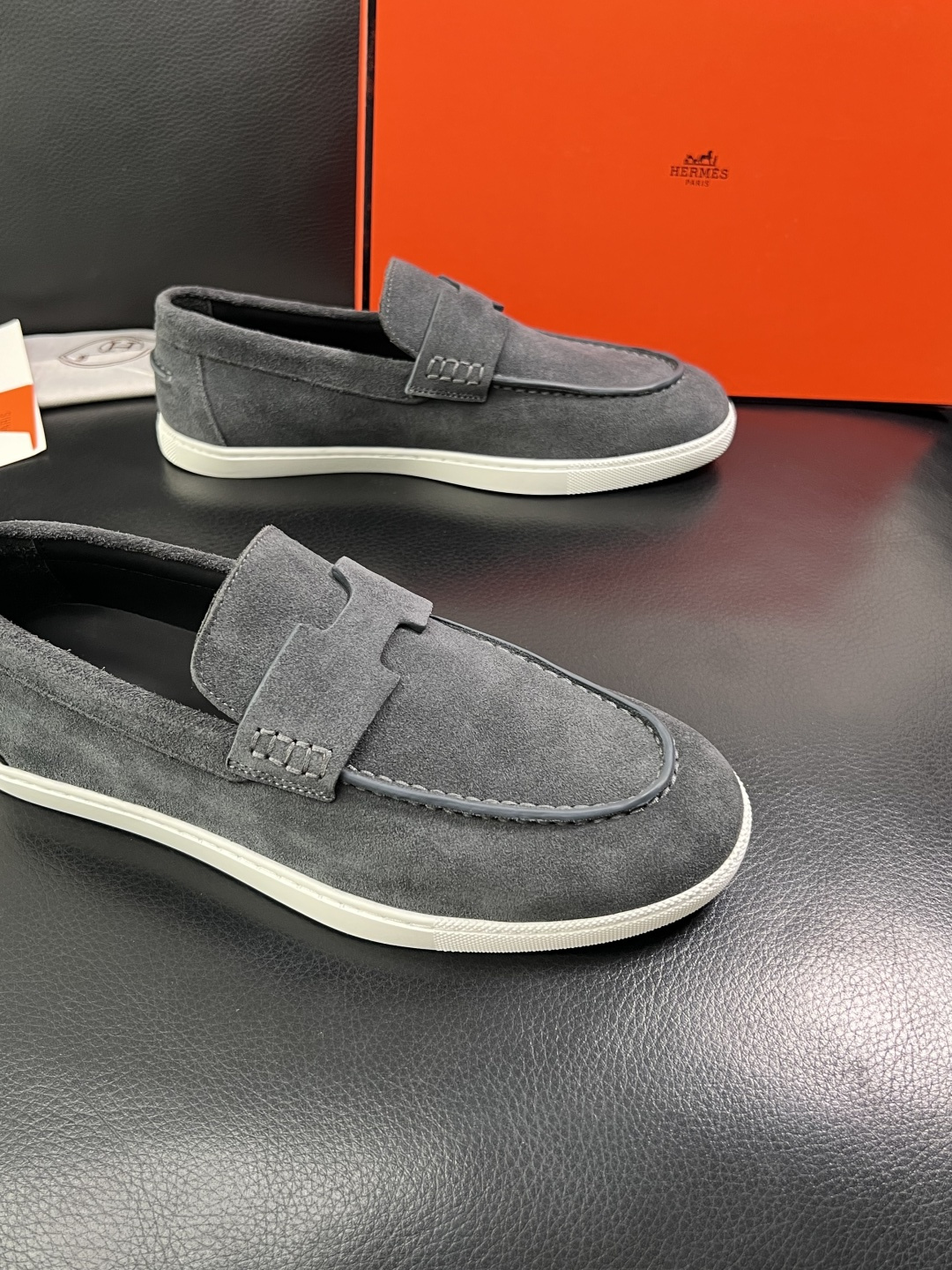 Hermes  高品质  顶级工艺品  爱马仕 专柜同步发售原厂配置，意大利进口原版牛皮面料，高品质拼接