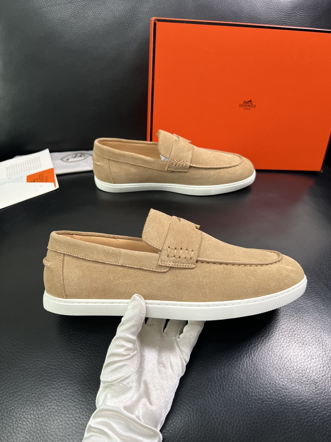 Hermes  高品质  顶级工艺品  爱马仕 专柜同步发售原厂配置，意大利进口原版牛皮面料，高品质拼接