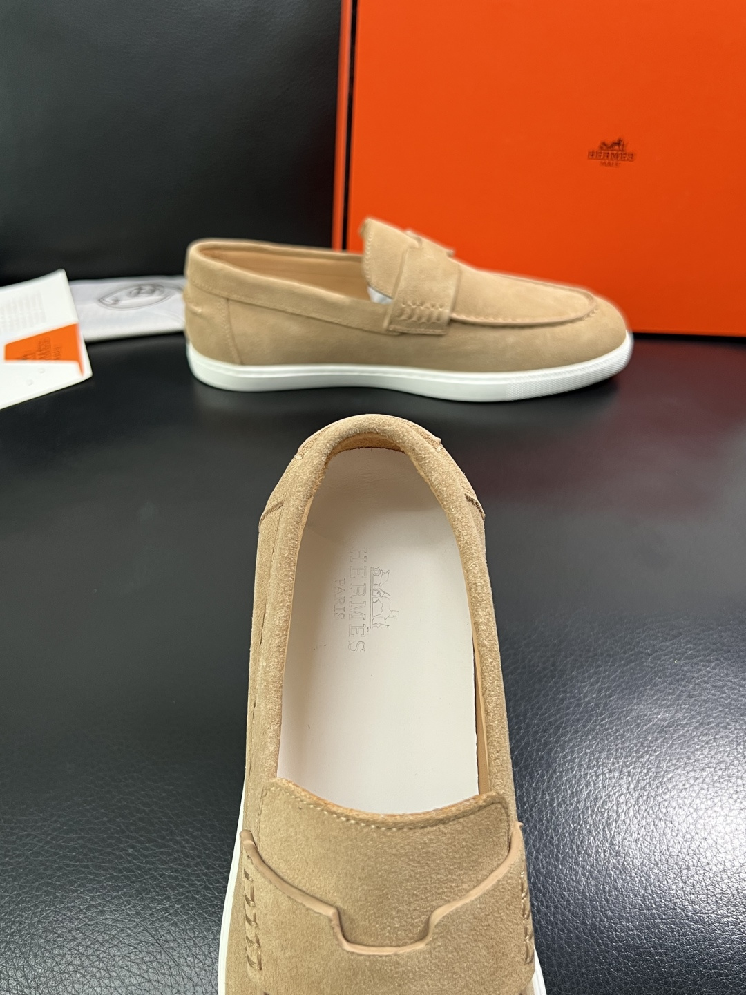 Hermes  高品质  顶级工艺品  爱马仕 专柜同步发售原厂配置，意大利进口原版牛皮面料，高品质拼接