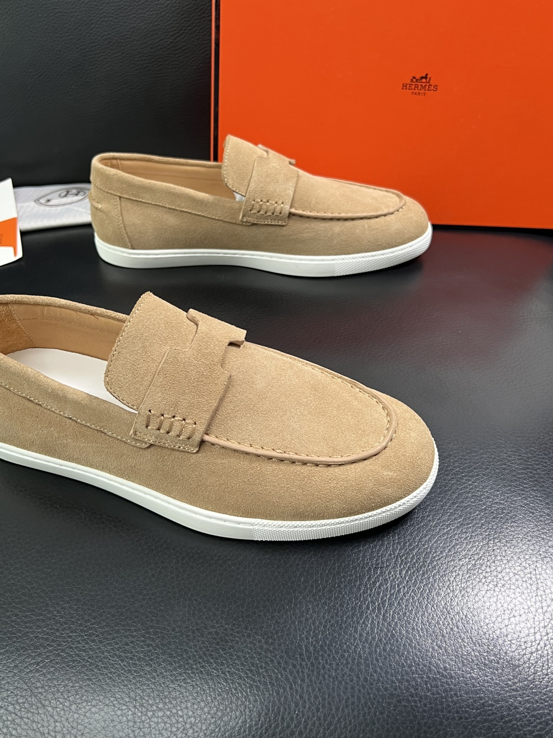 Hermes  高品质  顶级工艺品  爱马仕 专柜同步发售原厂配置，意大利进口原版牛皮面料，高品质拼接
