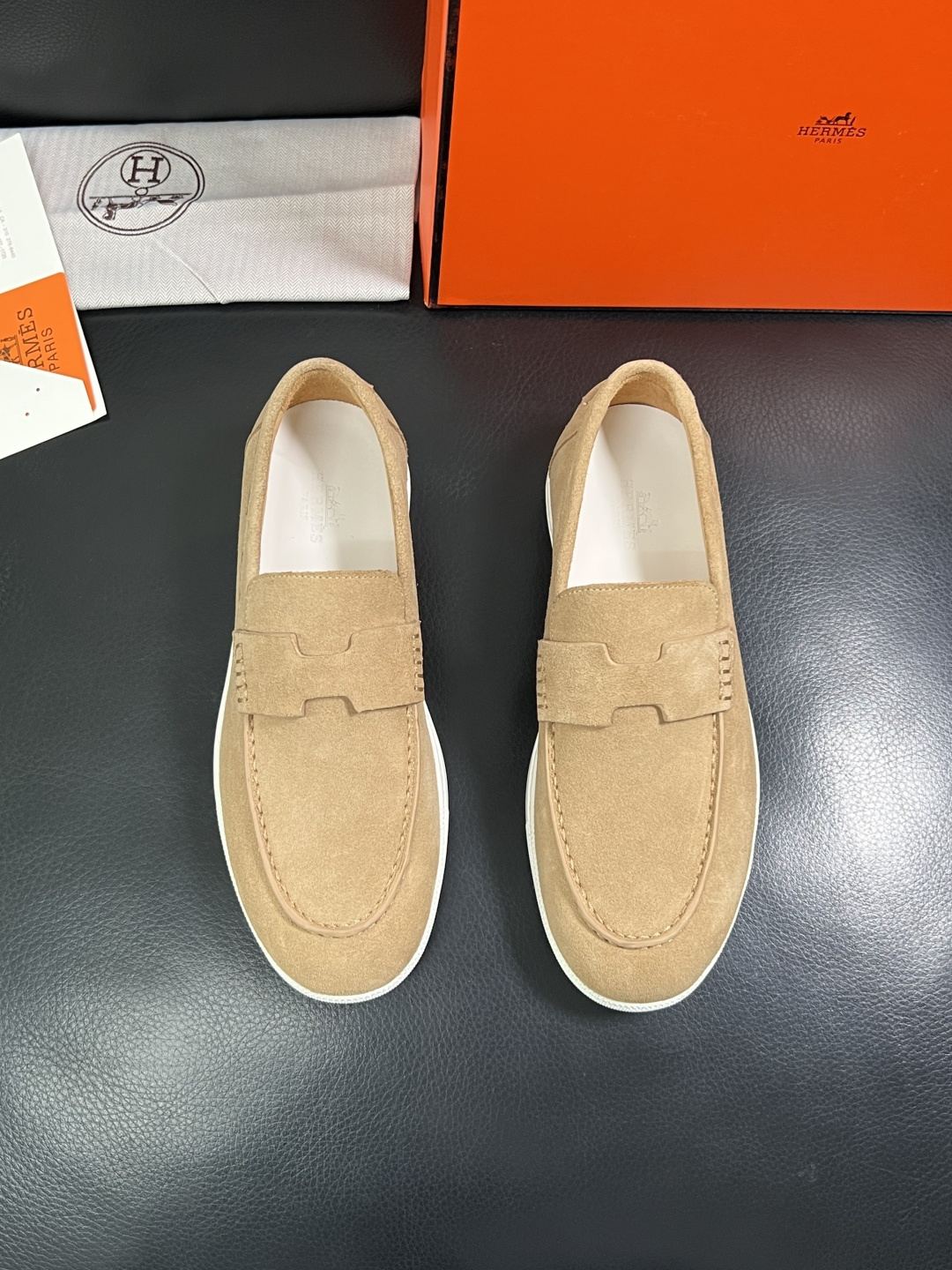 Hermes  高品质  顶级工艺品  爱马仕 专柜同步发售原厂配置，意大利进口原版牛皮面料，高品质拼接
