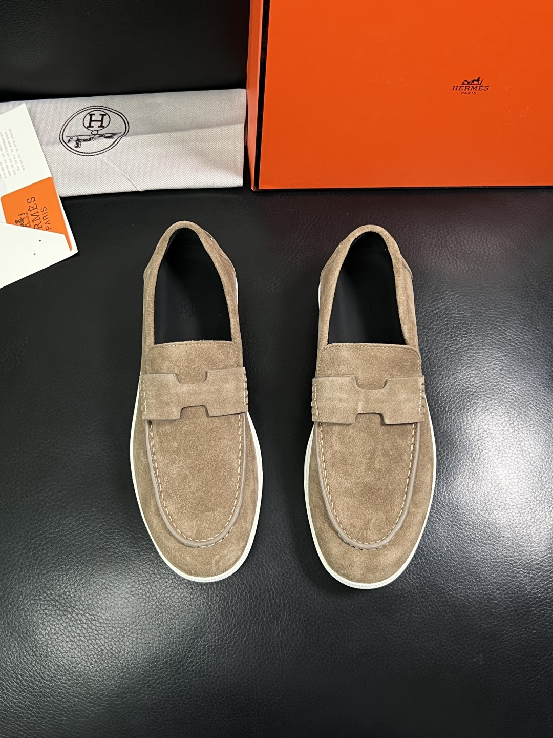 Hermes  高品质  顶级工艺品  爱马仕 专柜同步发售原厂配置，意大利进口原版牛皮面料，高品质拼接