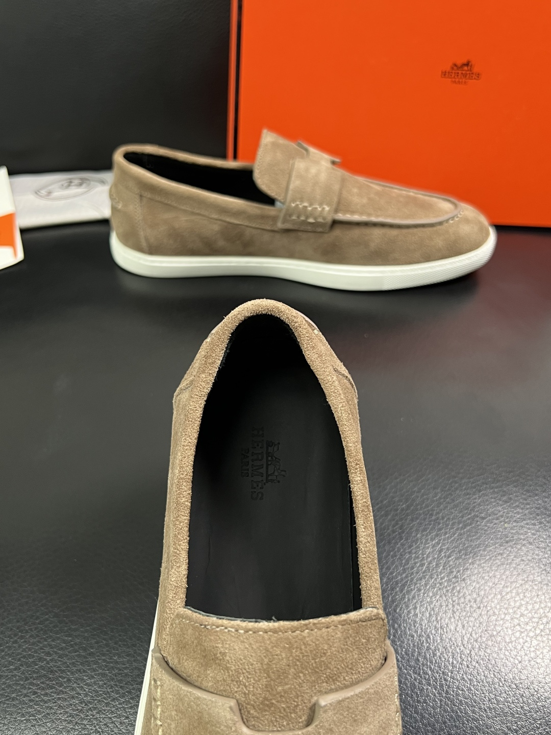 Hermes  高品质  顶级工艺品  爱马仕 专柜同步发售原厂配置，意大利进口原版牛皮面料，高品质拼接