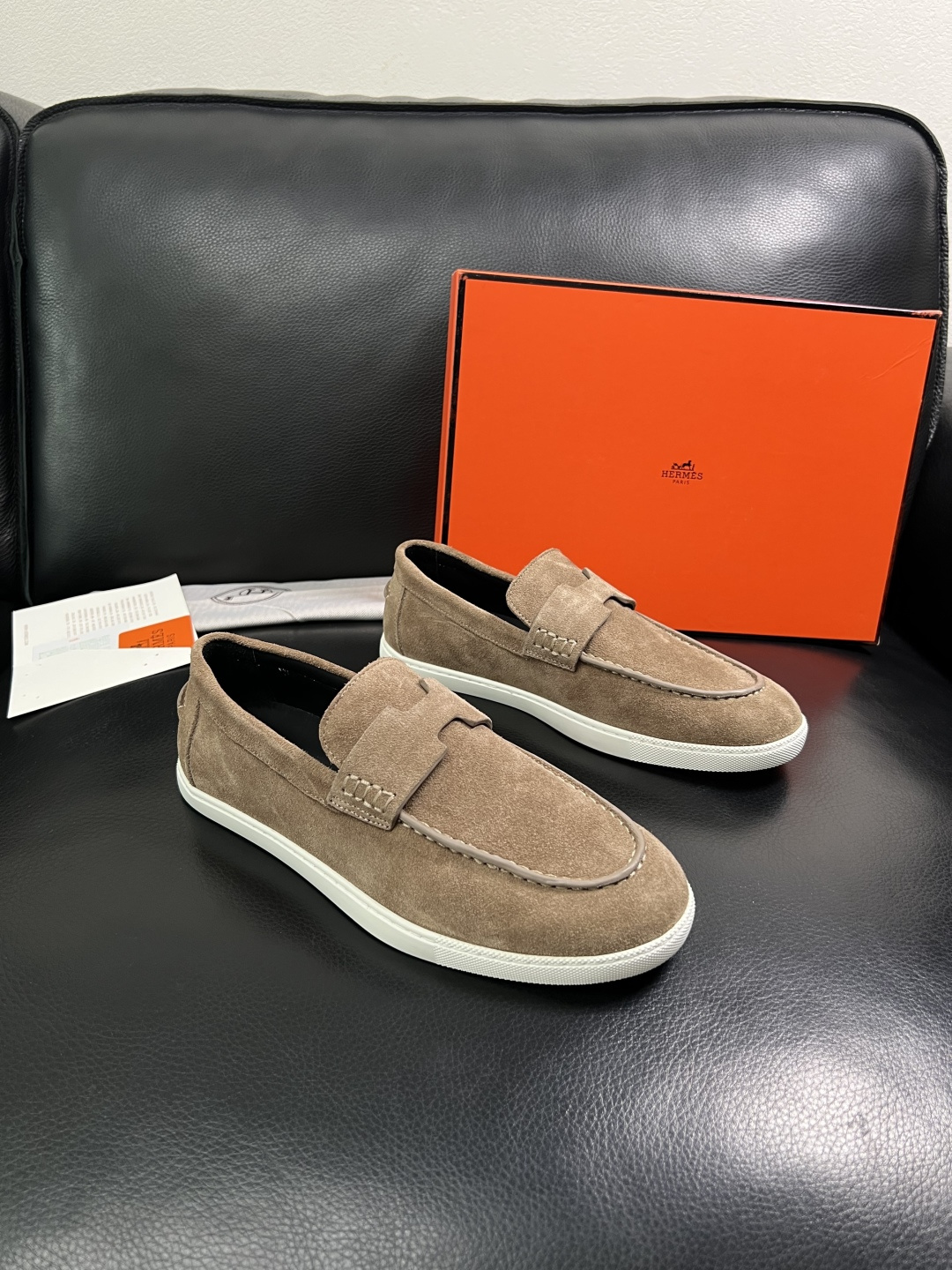 NO:886657,Hermes high-quality top handicrafts Hermès counters sell original factory configuration at the same time, original cowhide fabric imported from Italy, high-quality splicing technology, fully imported water-dyed cowhide lining, original soles specially provided by the factory and super comfortable, original factory order goods code number 39-44 (customized 38 45 46), hermes, hermes, cowhide19860909Hermes 高品质 顶级工艺品 爱马仕 专柜同步发售原厂配置,意大利进口原版牛皮面料,高品质拼接工艺,全进口水染牛皮里垫,鞋底原厂特供原版底超级舒适,原厂跟单货 码数 39-44（ 订做 38 45 46）,,hermes,hermes,cowhide,Men's shoes