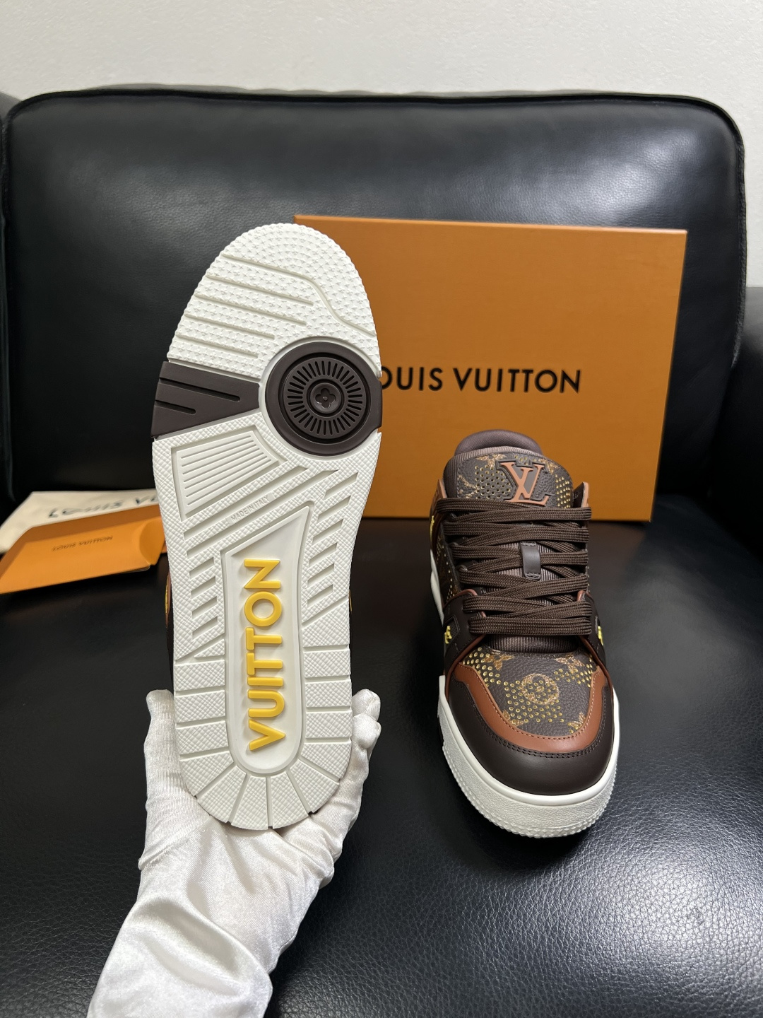 Lv  高品质  顶级工艺品  路易威登，运动板鞋专柜同步，鞋面意大利进口，高品质拼接缤纷色彩复杂工艺品