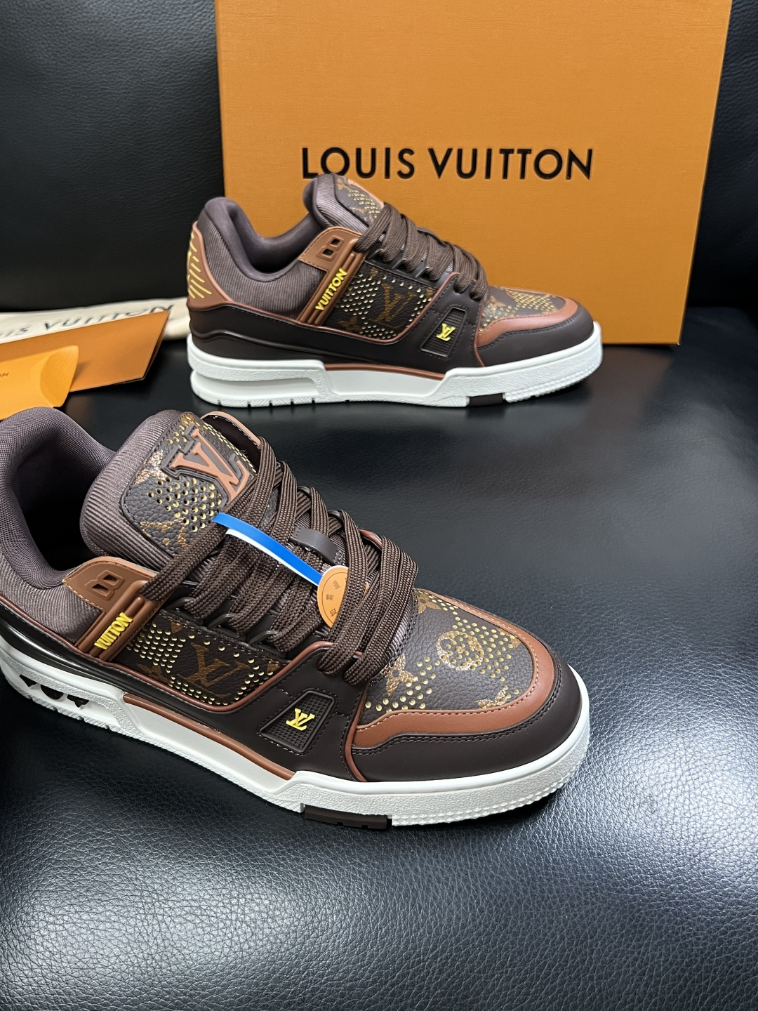 Lv  高品质  顶级工艺品  路易威登，运动板鞋专柜同步，鞋面意大利进口，高品质拼接缤纷色彩复杂工艺品