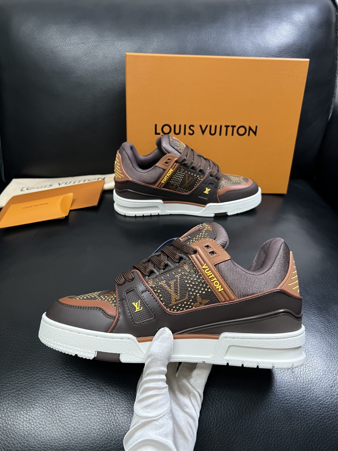 Lv  高品质  顶级工艺品  路易威登，运动板鞋专柜同步，鞋面意大利进口，高品质拼接缤纷色彩复杂工艺品