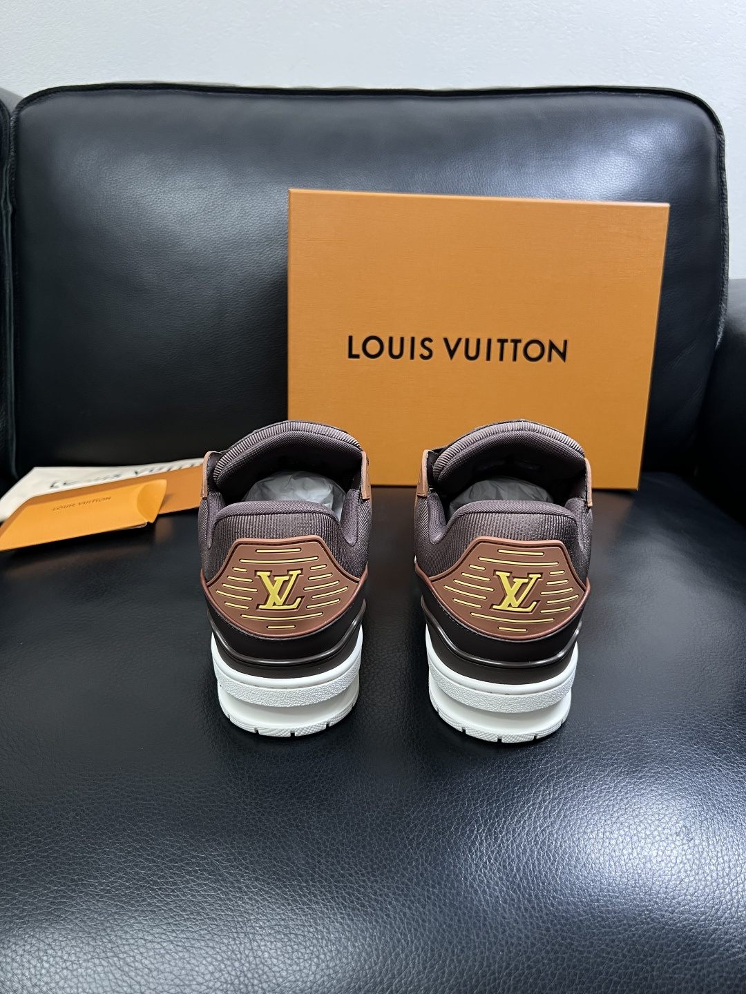Lv  高品质  顶级工艺品  路易威登，运动板鞋专柜同步，鞋面意大利进口，高品质拼接缤纷色彩复杂工艺品