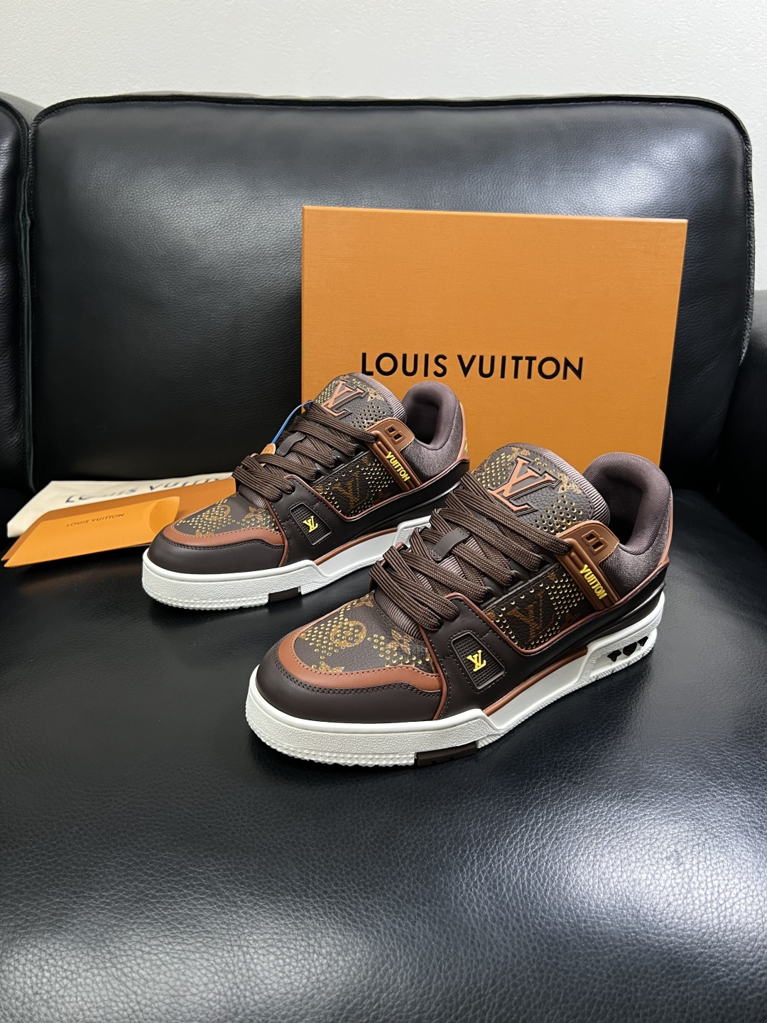 Lv  高品质  顶级工艺品  路易威登，运动板鞋专柜同步，鞋面意大利进口，高品质拼接缤纷色彩复杂工艺品