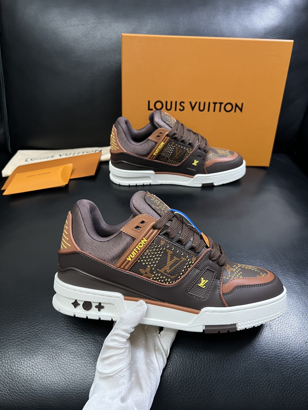 Lv  高品质  顶级工艺品  路易威登，运动板鞋专柜同步，鞋面意大利进口，高品质拼接缤纷色彩复杂工艺品