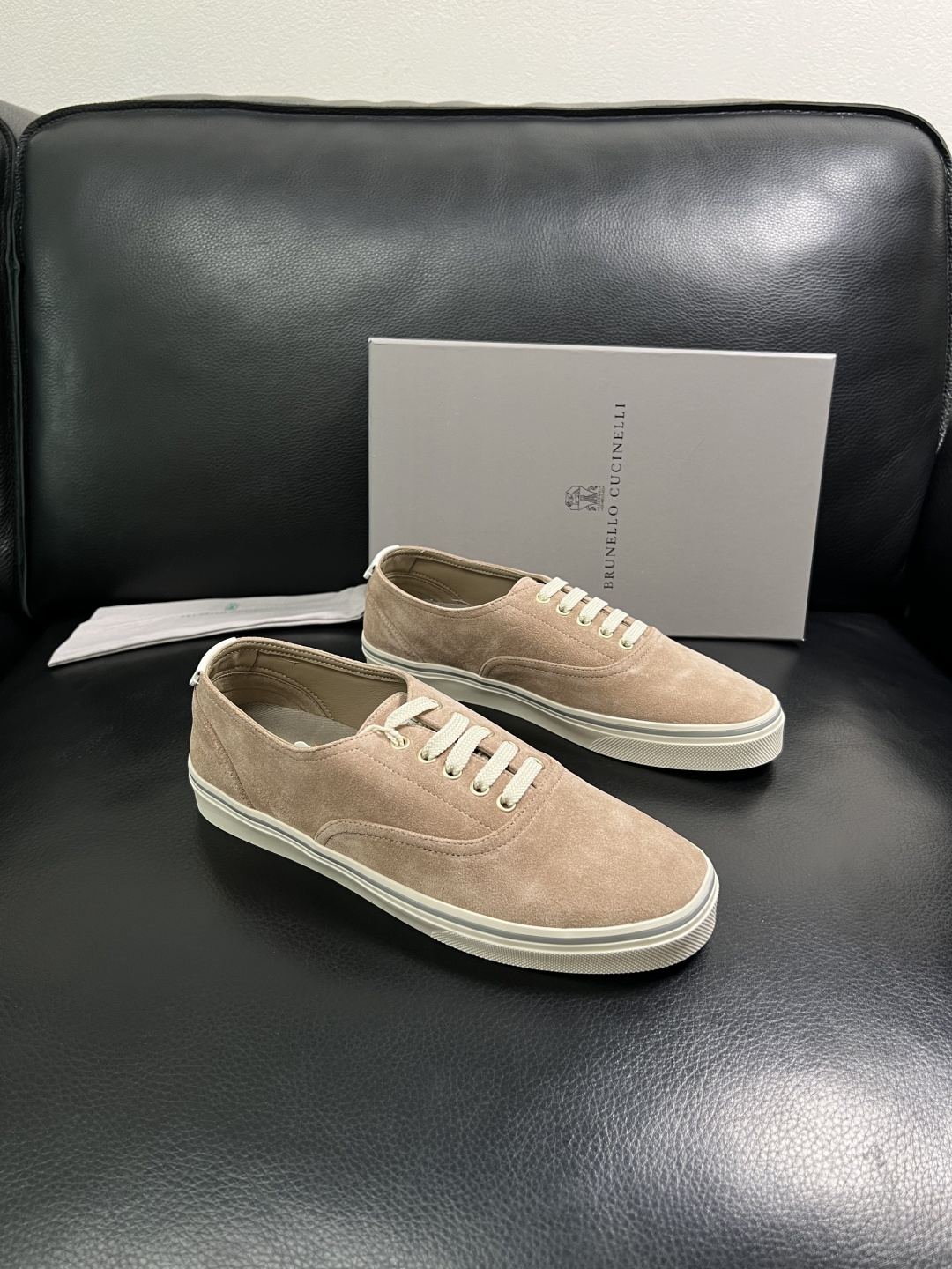 NO:887086,Brunello Cucinelli is a high-quality, top-quality handicraft. BC counters are equipped with original factory configurations. Cow leather lining imported from Italy, high-quality splicing and complex craftsmanship, breathable and comfortable. The soles are specially provided by the original factory and are super comfortable. Original factory follow-up goods, code number 39-44 (customized 45), brunello cucinelli, cowhide19860909Brunello Cucinelli 高品质 顶级工艺品 BC 专柜同步原厂配置,意大利进口牛皮面料牛内里垫,高品质拼接复杂工艺,透气舒适 鞋底原厂特供原版底超级舒适,原厂跟单货,码数 39-44(订做45 ),,brunello cucinelli,cowhide,Men's shoes