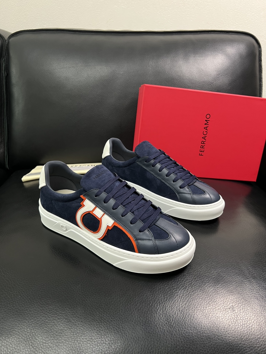 NO:888251,Ferragamo high-quality top handicrafts. Ferragamo counters simultaneously sell original factory configurations, original cowhide imported from Italy, imported water-dyed cowhide, soles specially provided by the original factory and super comfortable, original factory follow-up orders, welcome to compare at the same time at the counter, code number 39-44 (customized 45 46),,ferragamo,ferragamo,cowhide19860909Ferragamo 高品质 顶级工艺品 菲拉格慕专柜同步发售原厂配置,意大利进口原版牛皮,进口水染牛里 ,鞋底原厂特供原版底超级舒适,原厂跟单货 ,欢迎对比专柜同步,码数 39-44（订做 45 46）,,ferragamo,ferragamo,cowhide,Men's shoes