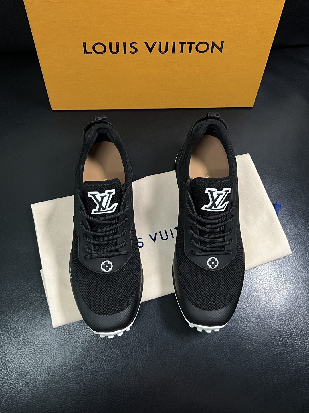 Lv  高品质  顶级工艺品  路易威登，运动板鞋专柜同步，鞋面意大利进口飞织面料，高品质拼接缤纷色彩复