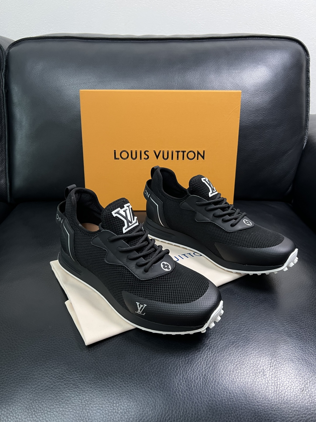 Lv  高品质  顶级工艺品  路易威登，运动板鞋专柜同步，鞋面意大利进口飞织面料，高品质拼接缤纷色彩复