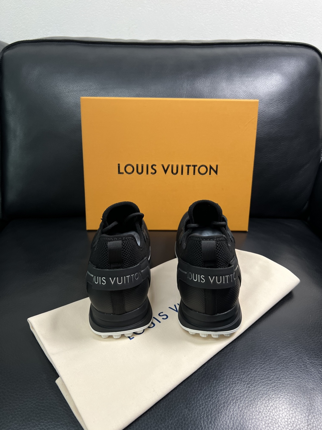 Lv  高品质  顶级工艺品  路易威登，运动板鞋专柜同步，鞋面意大利进口飞织面料，高品质拼接缤纷色彩复
