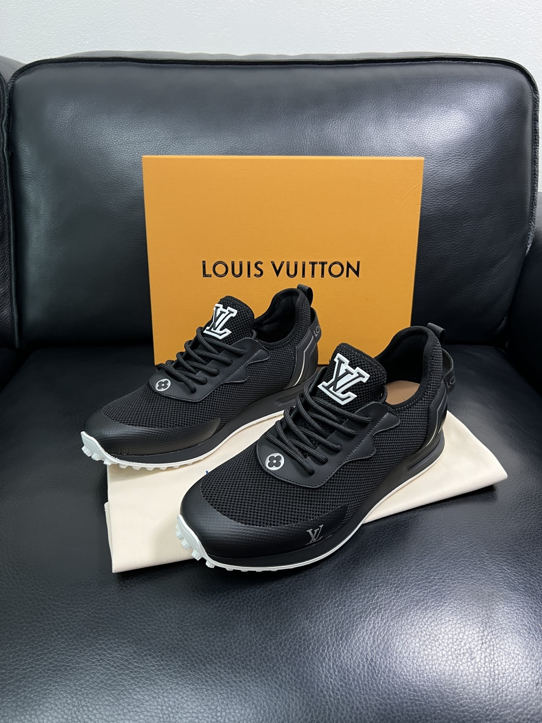 Lv  高品质  顶级工艺品  路易威登，运动板鞋专柜同步，鞋面意大利进口飞织面料，高品质拼接缤纷色彩复