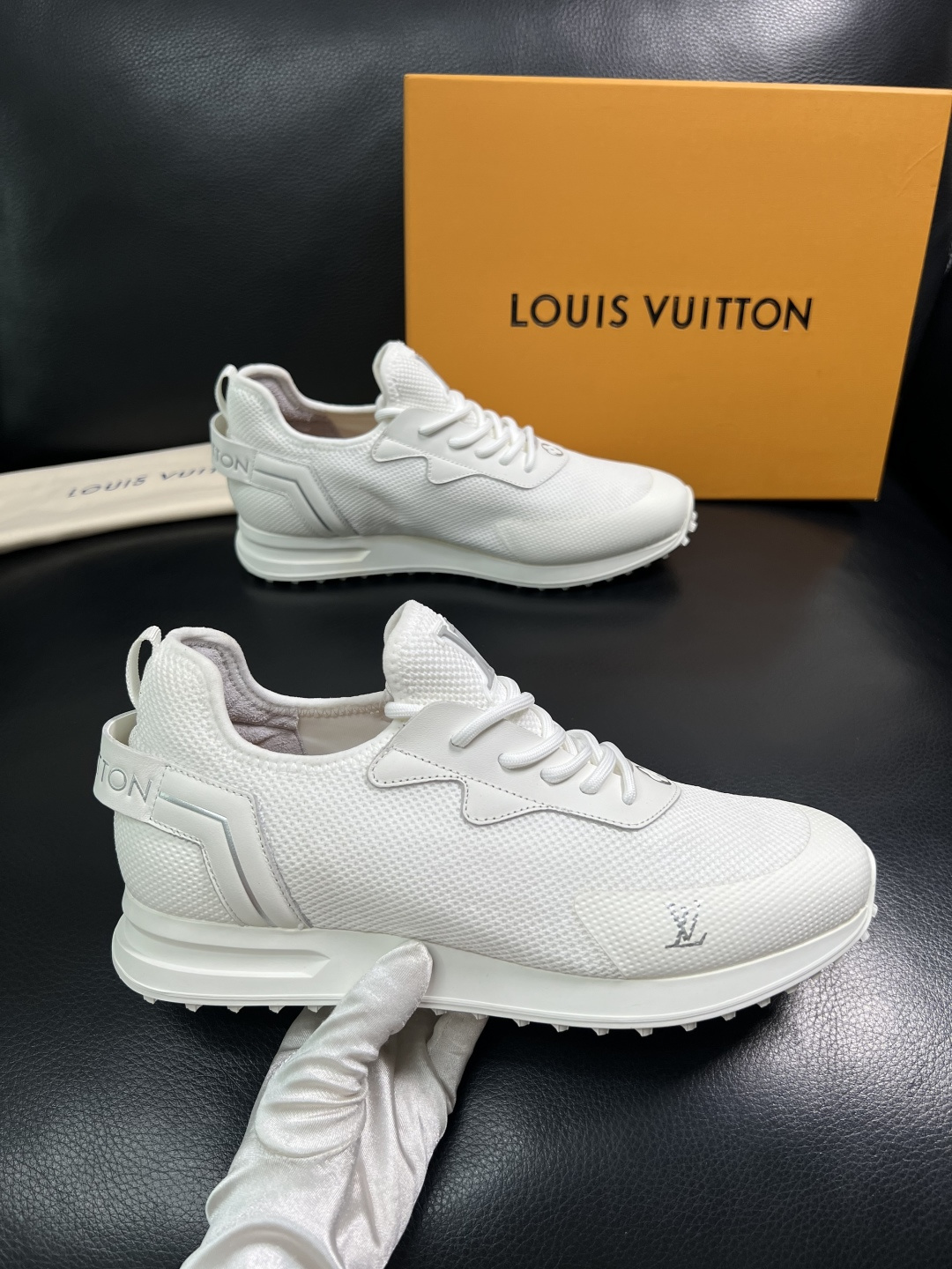 Lv  高品质  顶级工艺品  路易威登，运动板鞋专柜同步，鞋面意大利进口飞织面料，高品质拼接缤纷色彩复