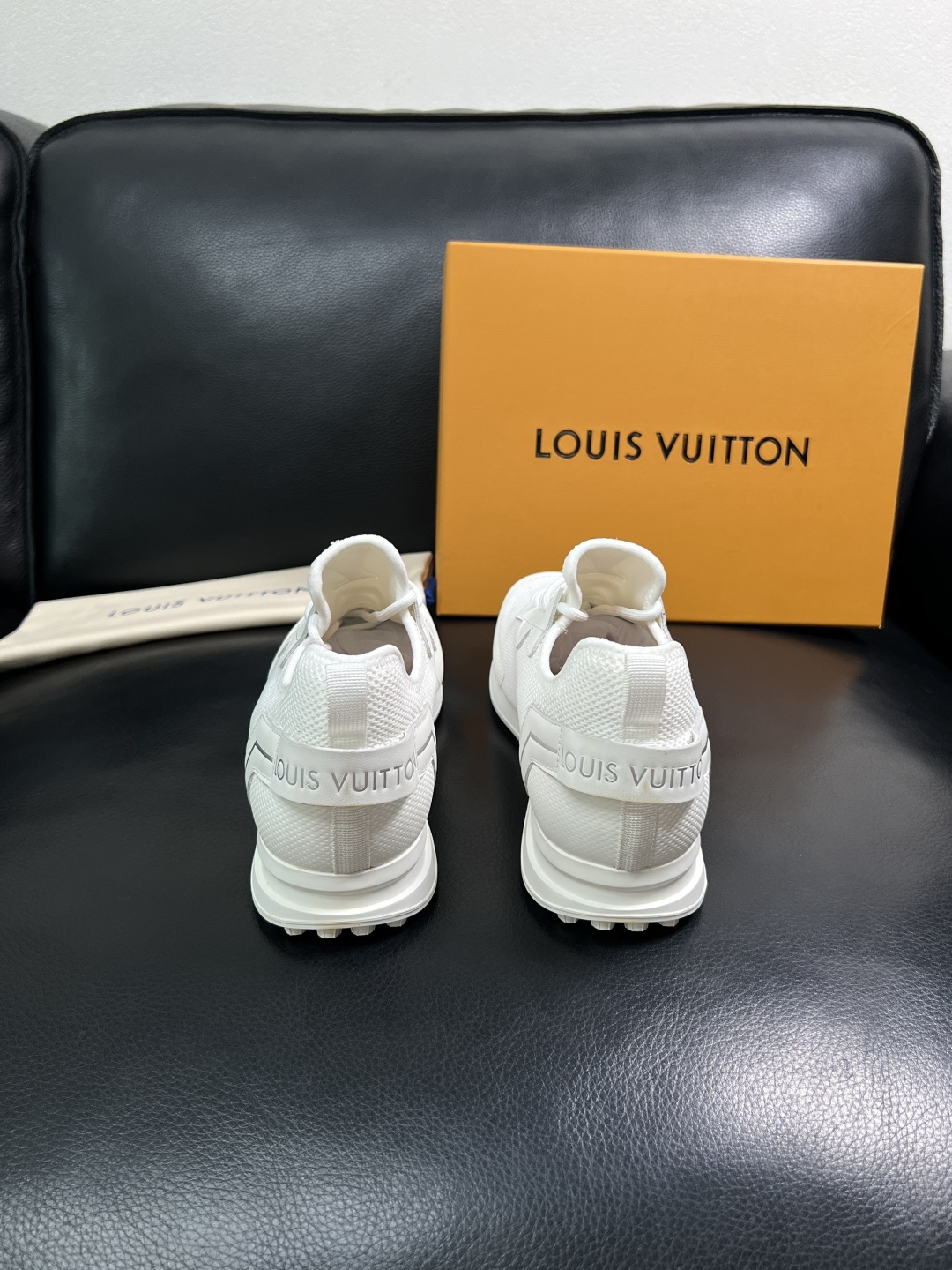 Lv  高品质  顶级工艺品  路易威登，运动板鞋专柜同步，鞋面意大利进口飞织面料，高品质拼接缤纷色彩复