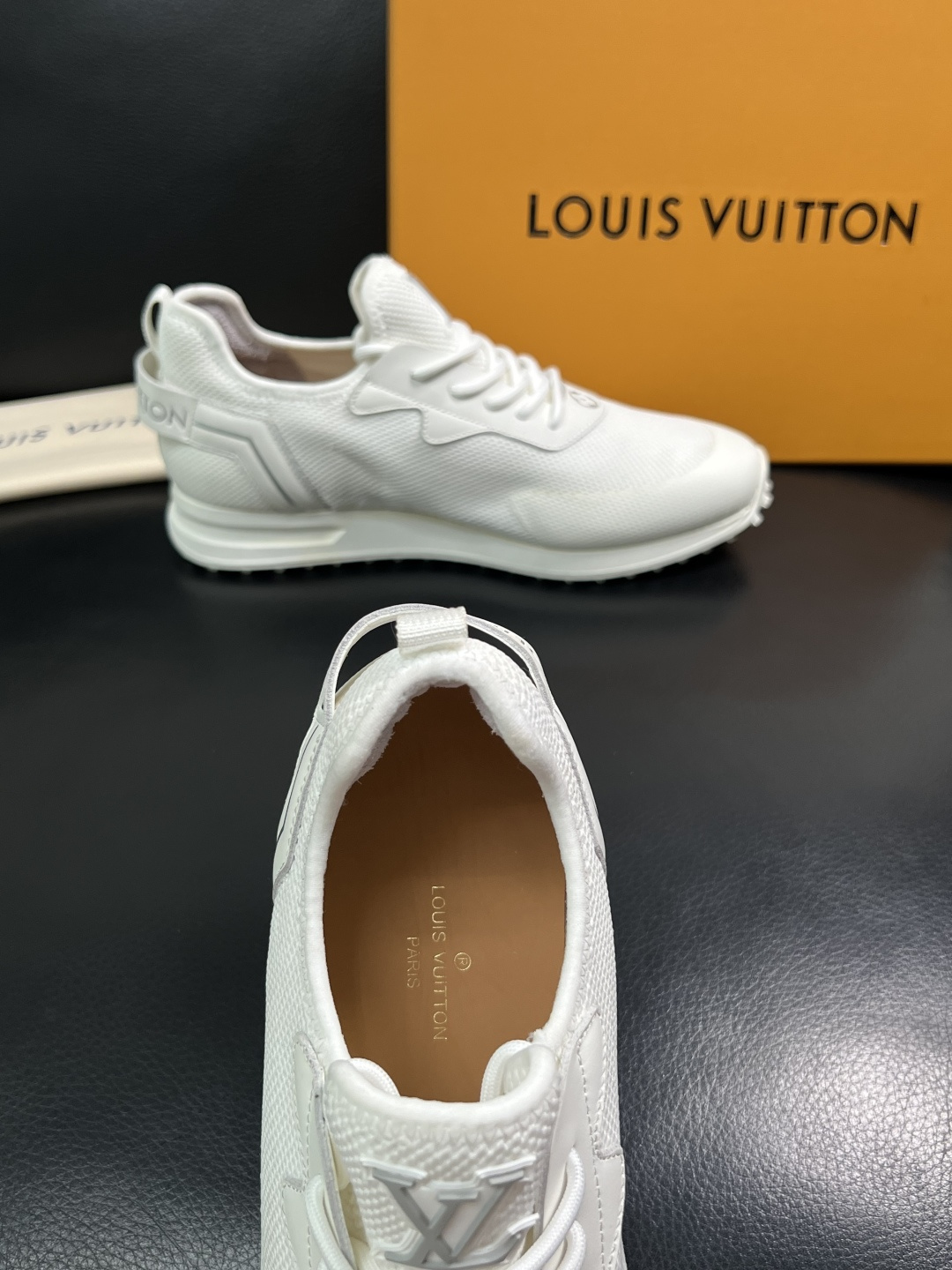 Lv  高品质  顶级工艺品  路易威登，运动板鞋专柜同步，鞋面意大利进口飞织面料，高品质拼接缤纷色彩复