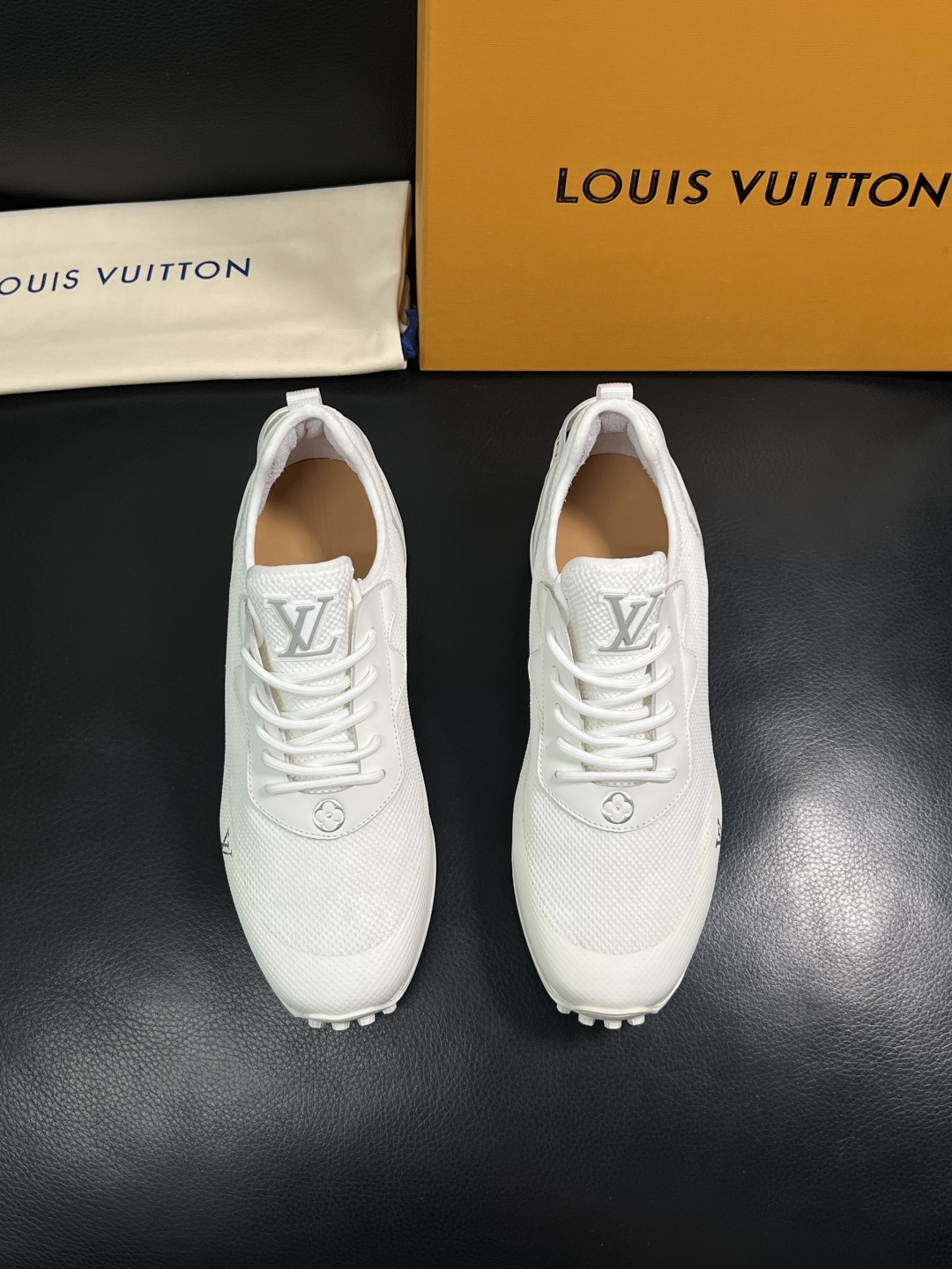 Lv  高品质  顶级工艺品  路易威登，运动板鞋专柜同步，鞋面意大利进口飞织面料，高品质拼接缤纷色彩复