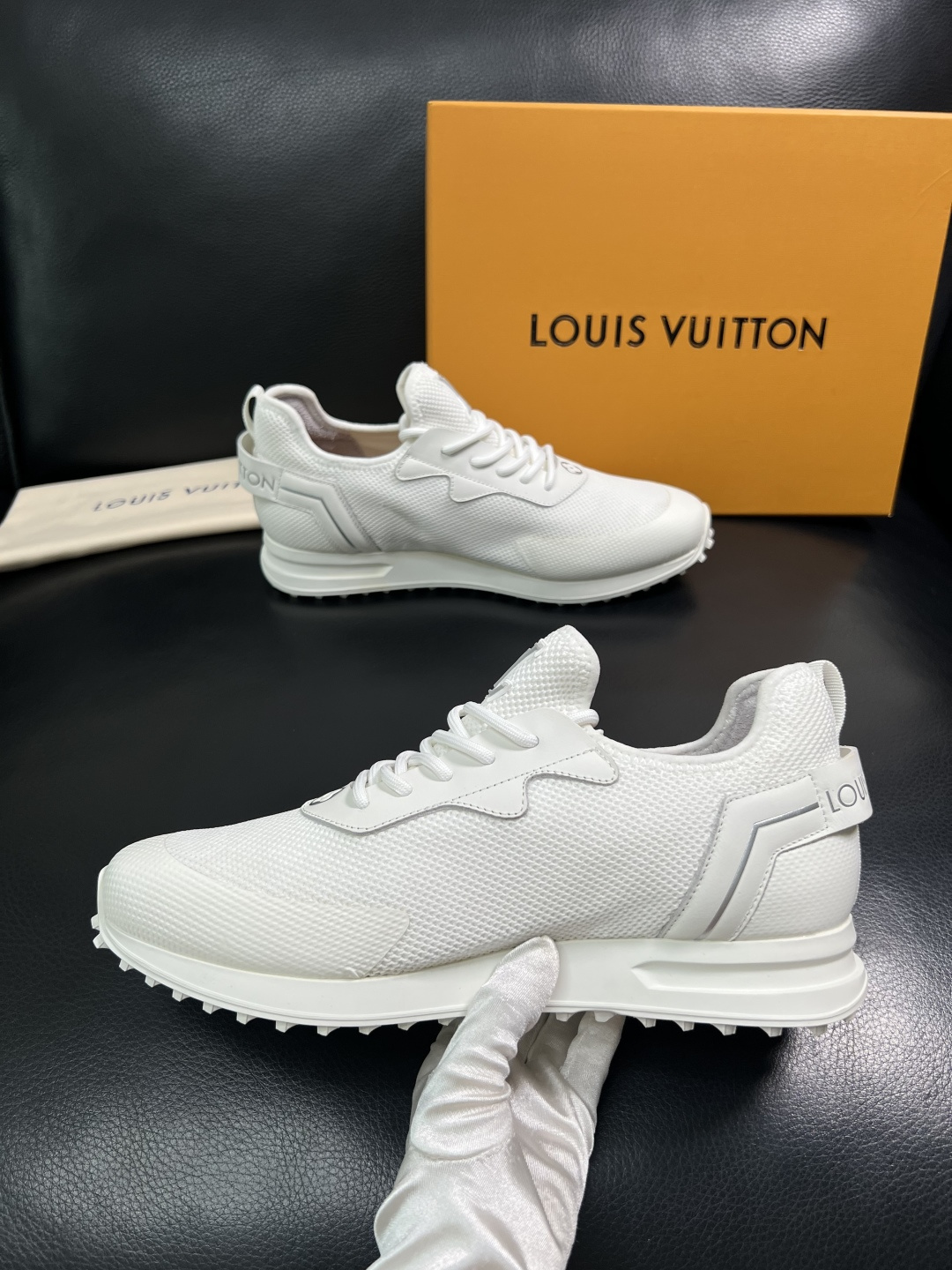Lv  高品质  顶级工艺品  路易威登，运动板鞋专柜同步，鞋面意大利进口飞织面料，高品质拼接缤纷色彩复