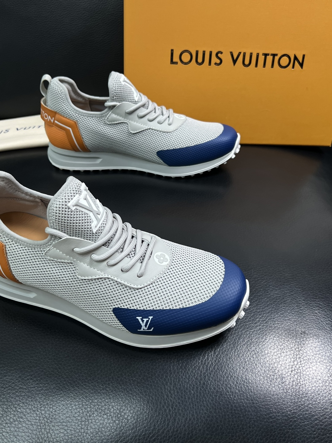 Lv  高品质  顶级工艺品  路易威登，运动板鞋专柜同步，鞋面意大利进口飞织面料，高品质拼接缤纷色彩复