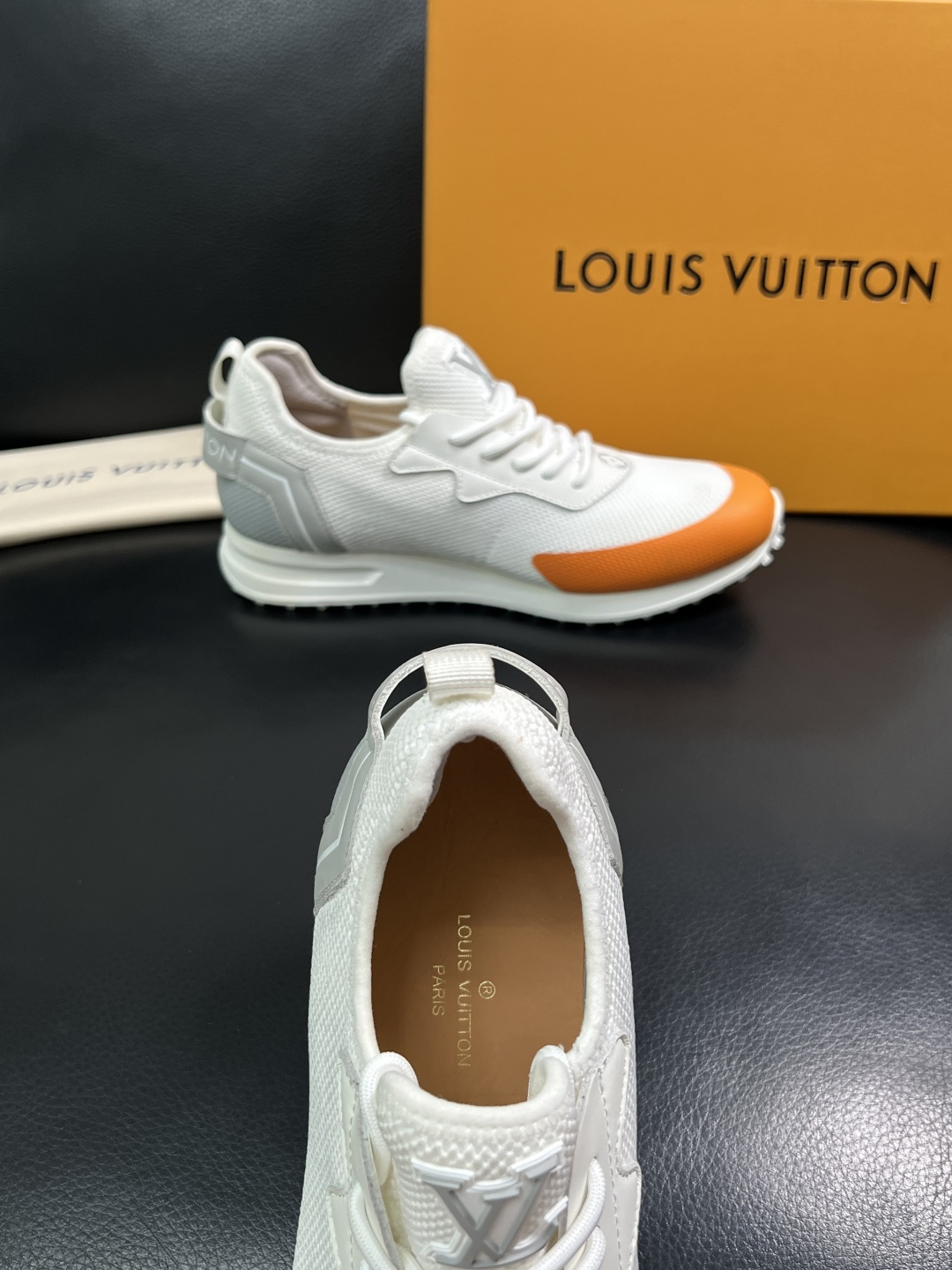Lv  高品质  顶级工艺品  路易威登，运动板鞋专柜同步，鞋面意大利进口飞织面料，高品质拼接缤纷色彩复