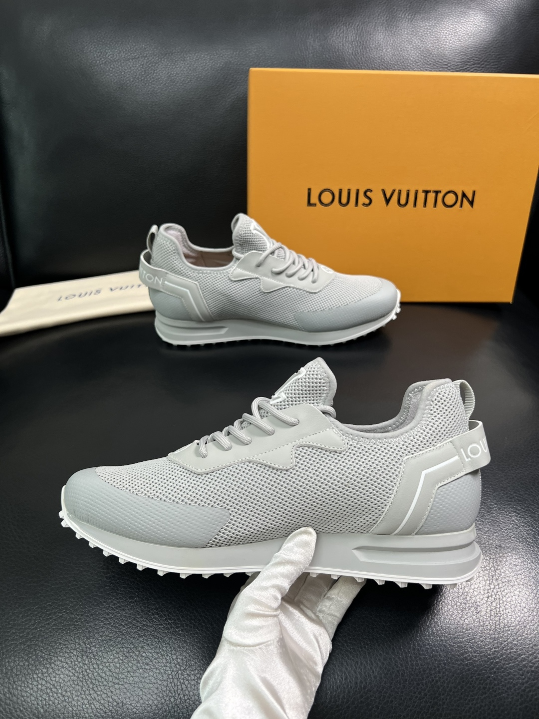 Lv  高品质  顶级工艺品  路易威登，运动板鞋专柜同步，鞋面意大利进口飞织面料，高品质拼接缤纷色彩复