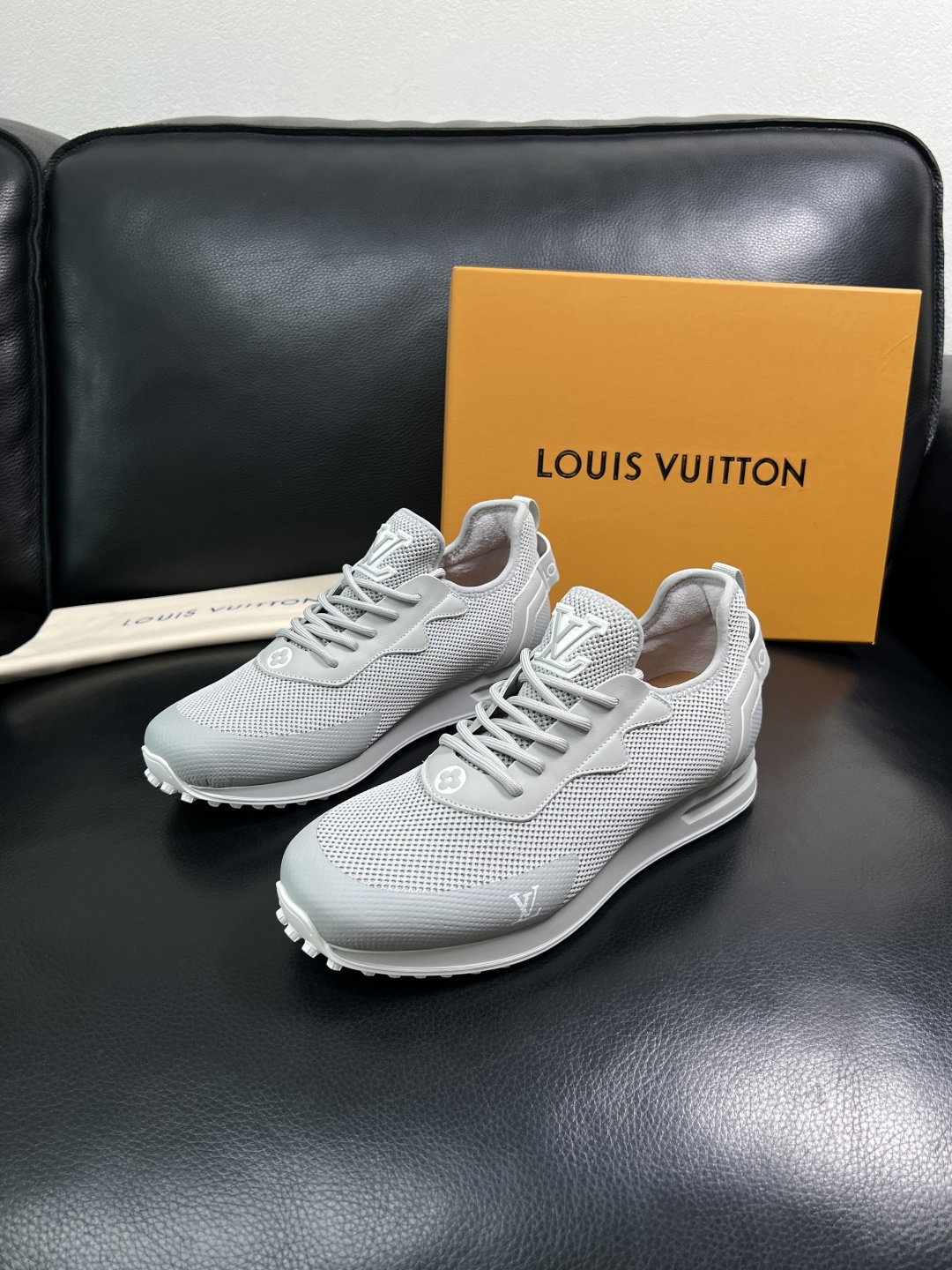 Lv  高品质  顶级工艺品  路易威登，运动板鞋专柜同步，鞋面意大利进口飞织面料，高品质拼接缤纷色彩复