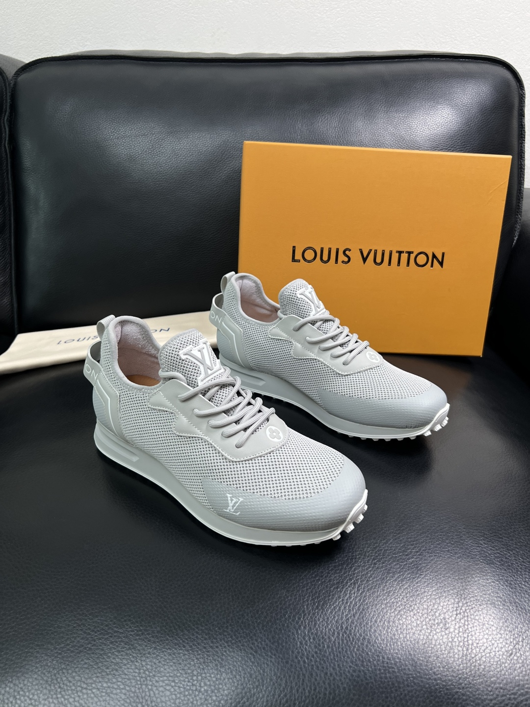 Lv  高品质  顶级工艺品  路易威登，运动板鞋专柜同步，鞋面意大利进口飞织面料，高品质拼接缤纷色彩复