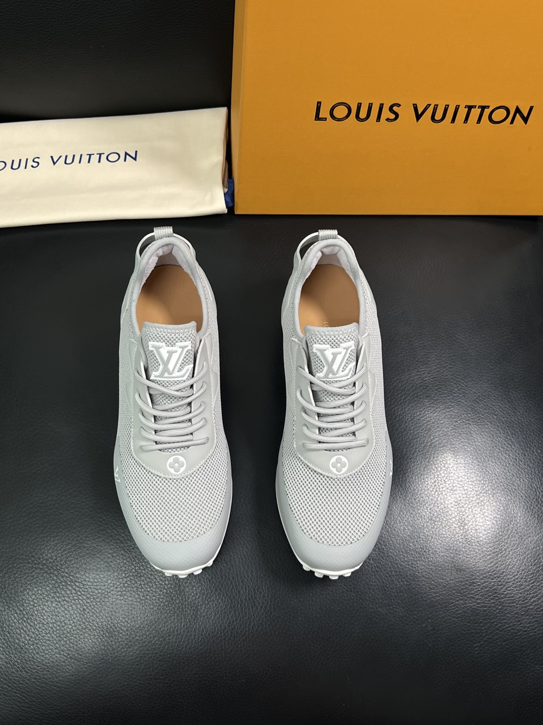 Lv  高品质  顶级工艺品  路易威登，运动板鞋专柜同步，鞋面意大利进口飞织面料，高品质拼接缤纷色彩复