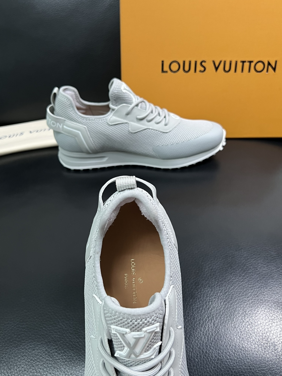 Lv  高品质  顶级工艺品  路易威登，运动板鞋专柜同步，鞋面意大利进口飞织面料，高品质拼接缤纷色彩复