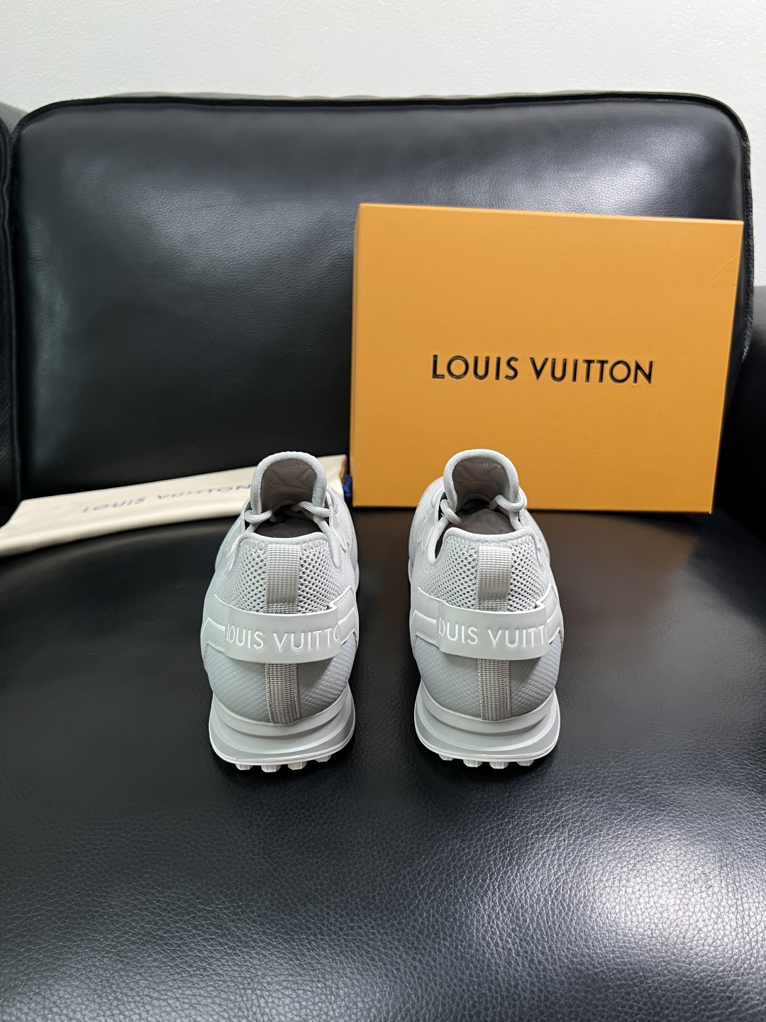 Lv  高品质  顶级工艺品  路易威登，运动板鞋专柜同步，鞋面意大利进口飞织面料，高品质拼接缤纷色彩复